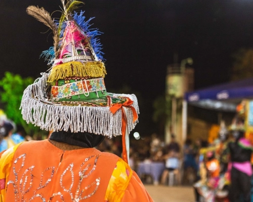 Projeto social dos Mascarados de Poconé leva nossa tradição pantaneira à Feira Livramento